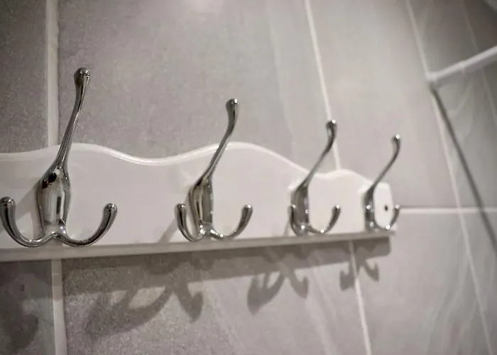 Trinity - Ideally Located For Centre Apartment *